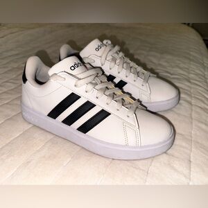 Women’s Adidas Grand Court 2.0 Size 7